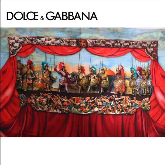 Dolce & Gabbana Accessories - Stunning Brand New DOLCE GABBANA 100% Silk Scarf